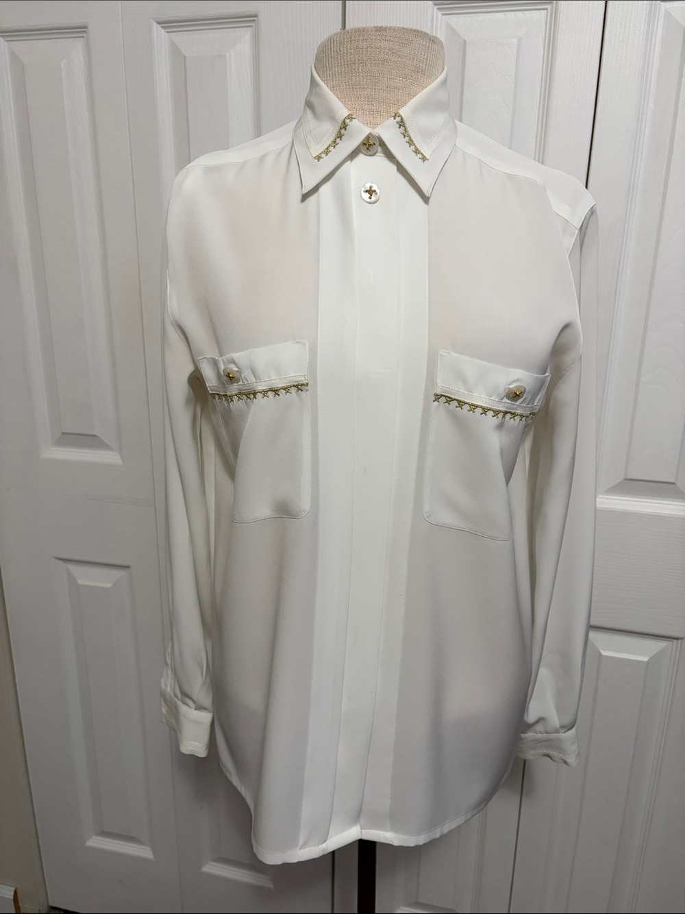 Doncaster Tailored White Button-Up Long Sleeve Dress Shirt with Gold Trim Size 8